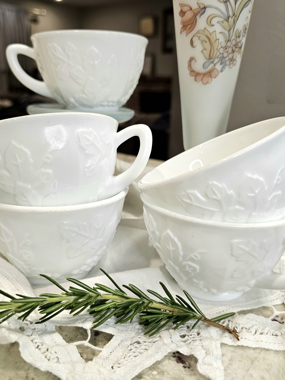 White Tea Cups Milk Glas Indiana Colony Harvest Grap Set 5- Elegant Home Dining